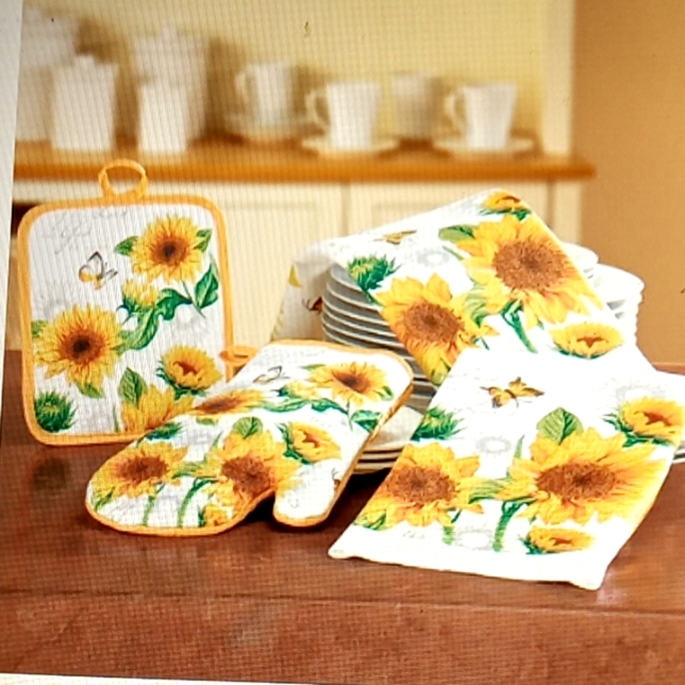 Beautiful Cheerful 4 piece Sunflower kitchen linen set. NWT!